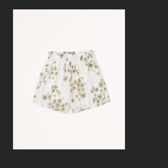 Flirty Crinkle Shorts - Picture 2 of 2